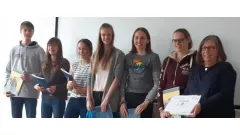 Gewinner der Grammatikool Präsentation auf der Bühne